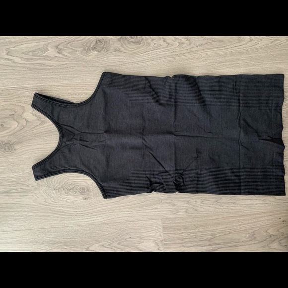 Lululemon tank with bra - size 2 - Picture 1 of 4